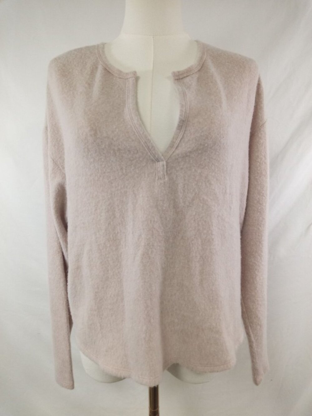 NWT Socialite Women's Cozy Split V-Neck Beige Pullover Sweater Size Small